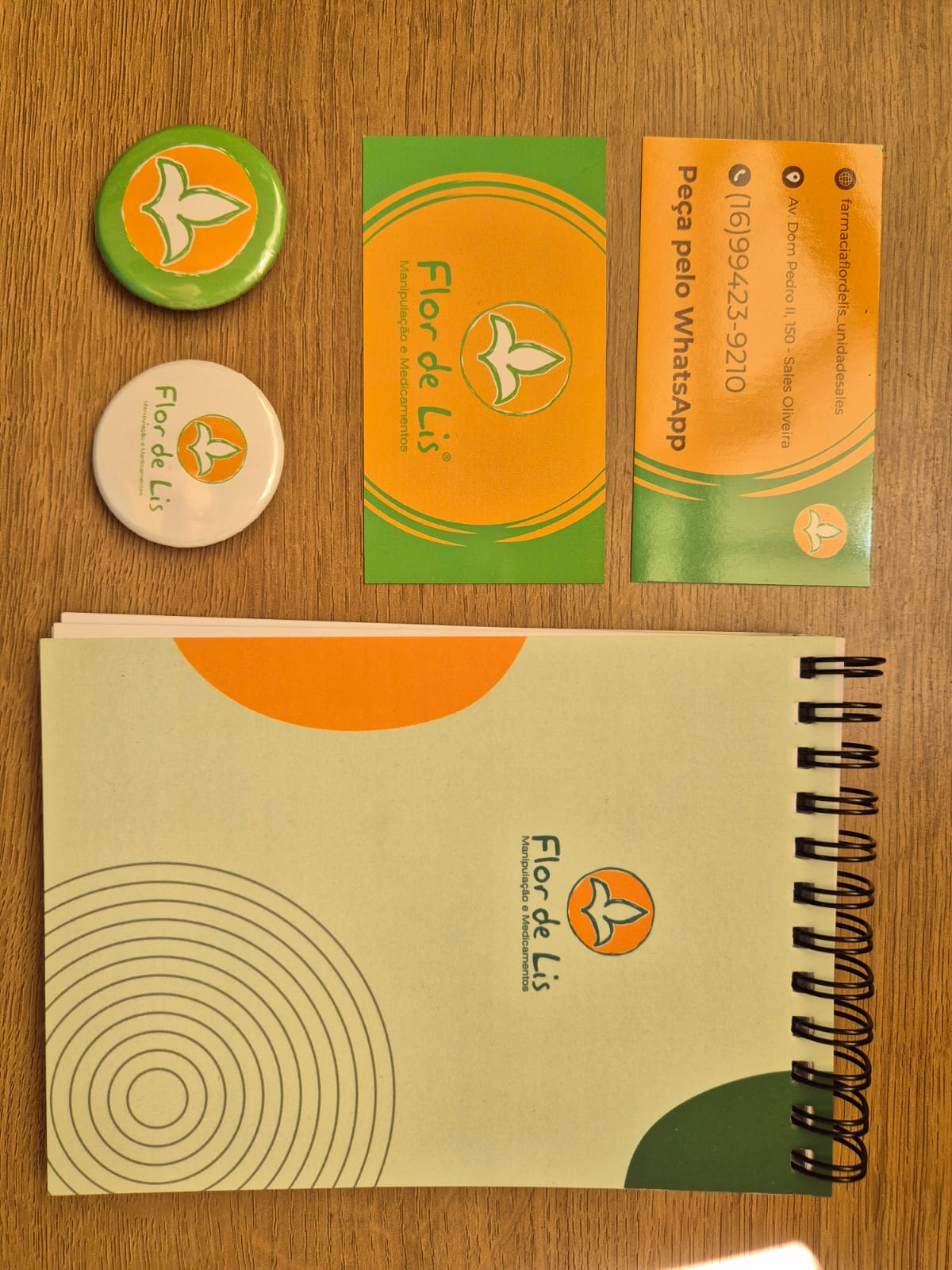 Materiais gráficos produzidos para a farmácia Flor de Lis